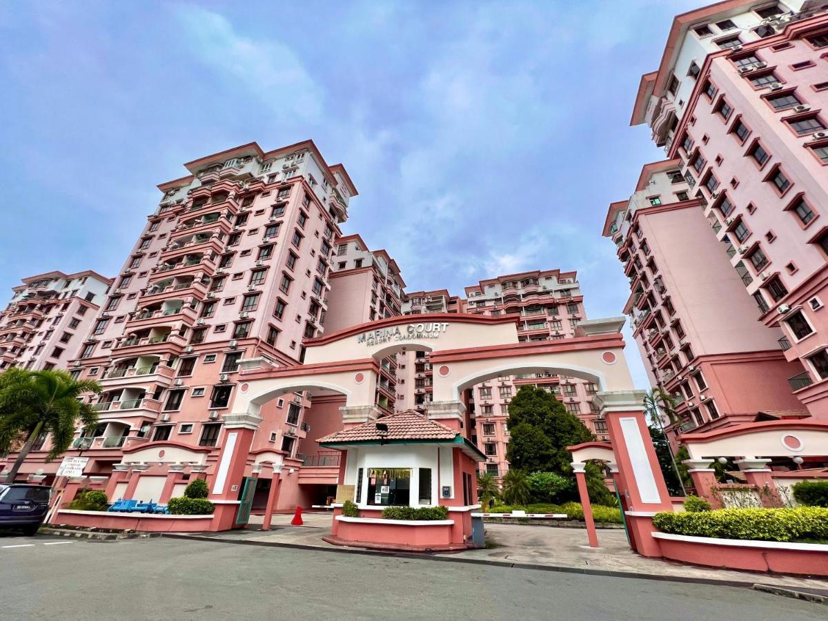 Penthouse Marina Court Vacation Home 4 Bedrooms Kota Kinabalu 14Pax Экстерьер фото