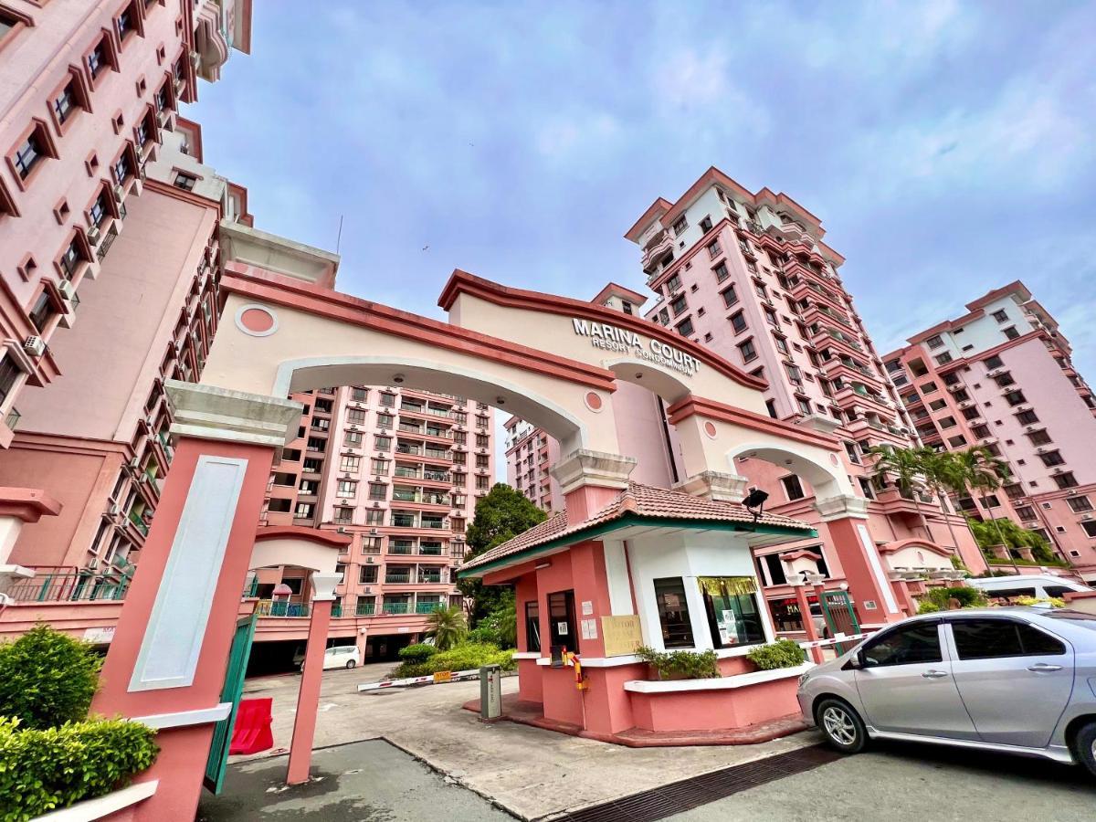 Penthouse Marina Court Vacation Home 4 Bedrooms Kota Kinabalu 14Pax Экстерьер фото