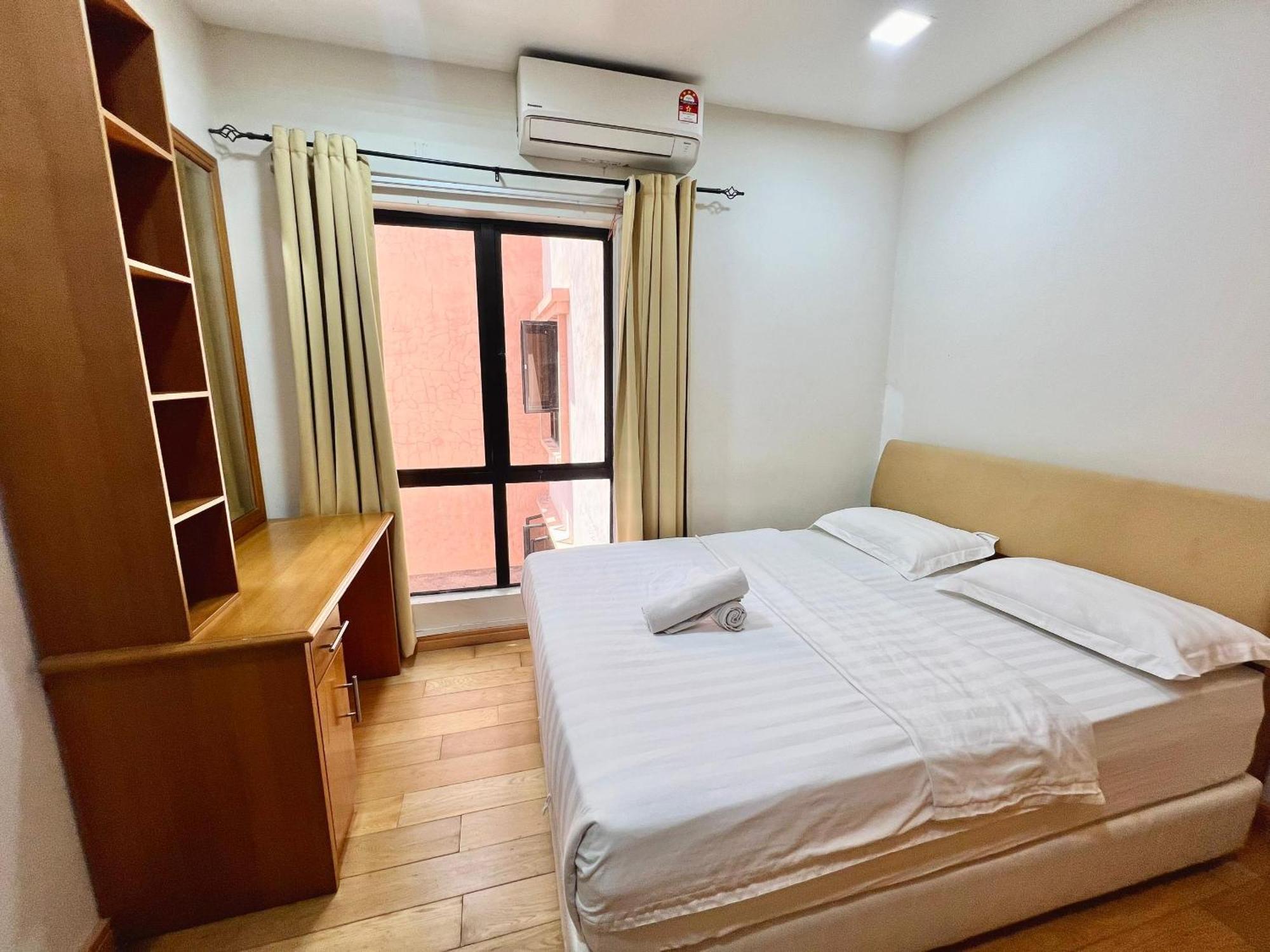 Penthouse Marina Court Vacation Home 4 Bedrooms Kota Kinabalu 14Pax Экстерьер фото